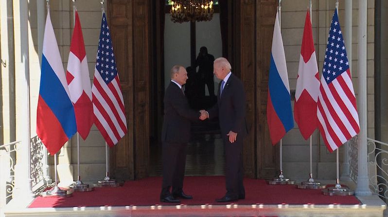 Biden v Ženevě jedná s Putinem. Na stole je i dohoda o jaderných zbraních